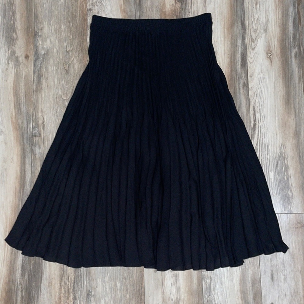 MAX STUDIO Women’s Pleated Midi Skirt. Size: XL